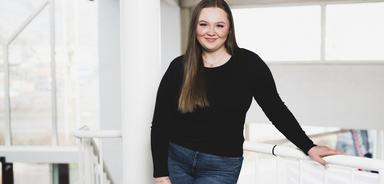 Lucy Schröter, Automobilkauffrau